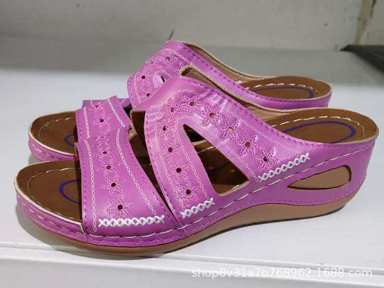 Damen Komfortable Wedgesandalen mit floralem Stickdesign R&B