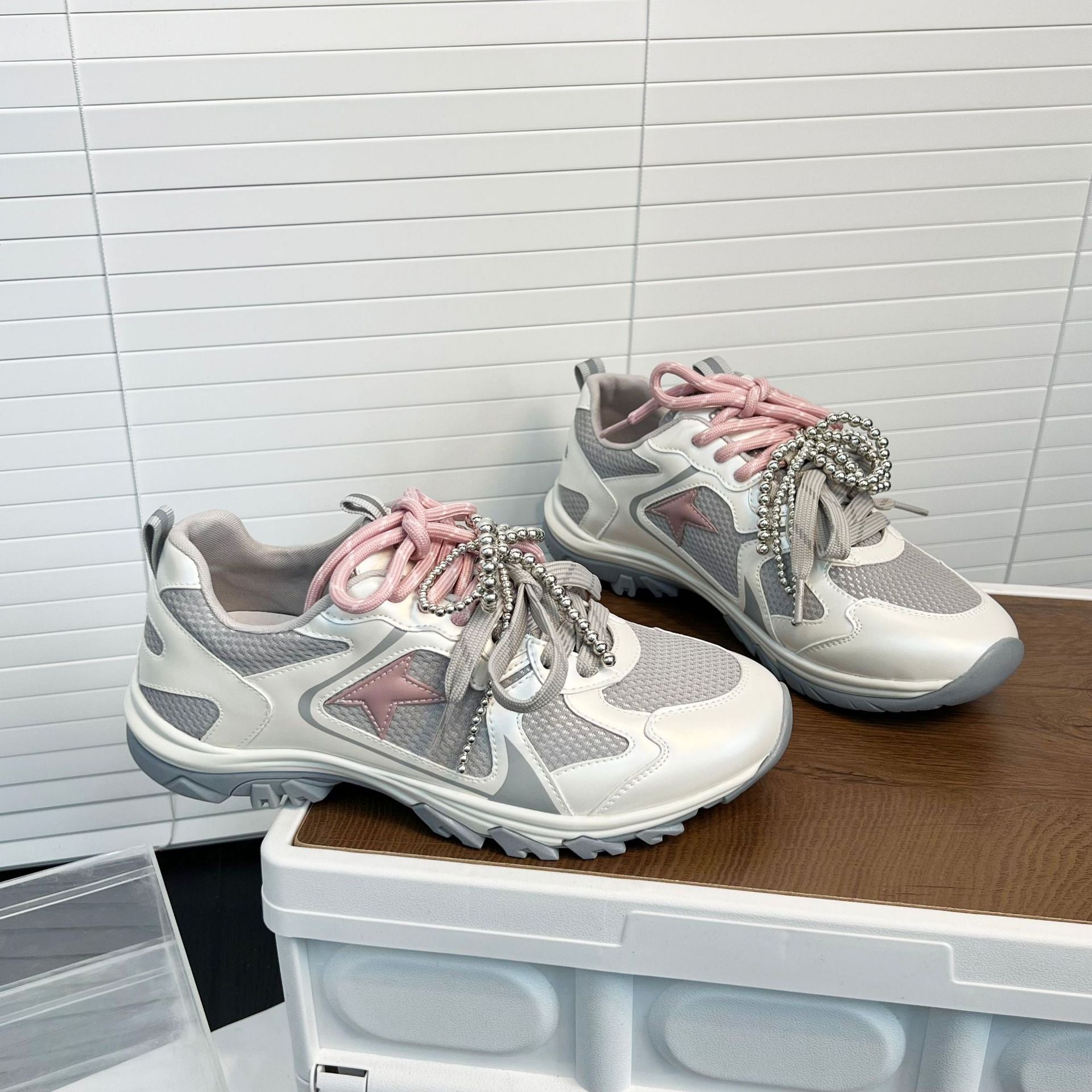 Damen Sportliche Sneakers mit einzigartiger Schnürung und modischen Akzenten R&B