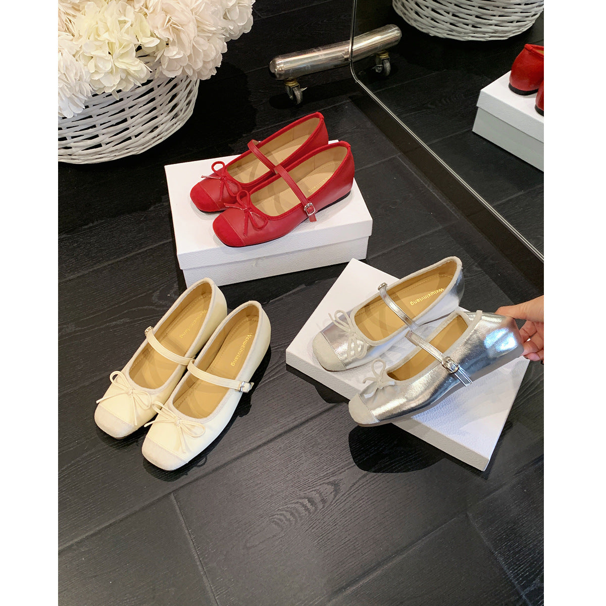 Damen Ballerinas mit modischem Riemen und Schleifenapplikation