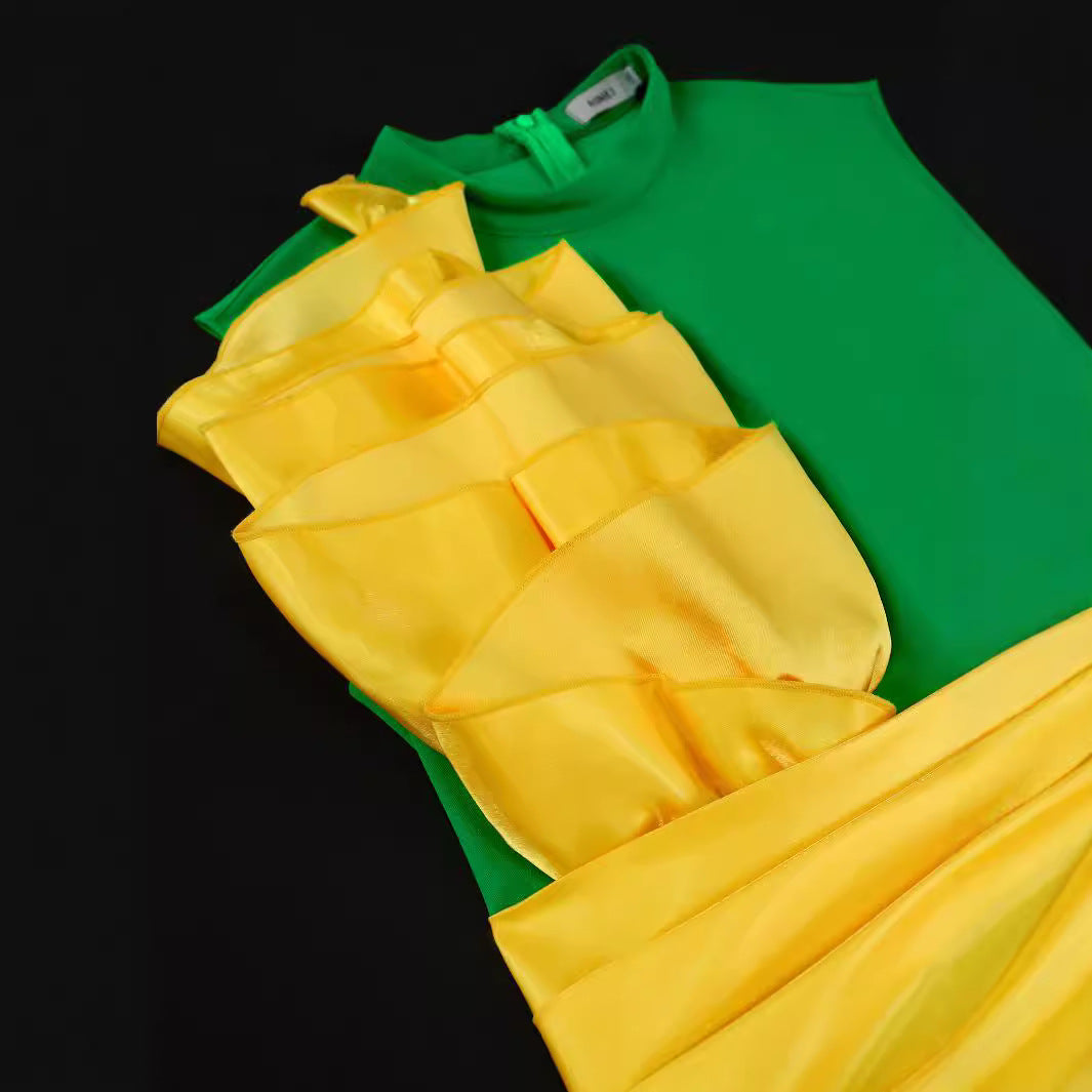 Damen elegantes Kleid mit extravaganten Rüschenelementen R&B