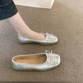 Damen elegante Ballerinas mit schimmernder Oberfläche und zarter Schleifen-Applikation EB