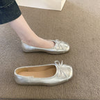 Damen elegante Ballerinas mit schimmernder Oberfläche und zarter Schleifen-Applikation EB