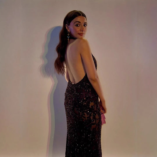 Damen Abendkleid mit schimmerndem Paillettenbesatz und stilvollem Halterdesign R&B