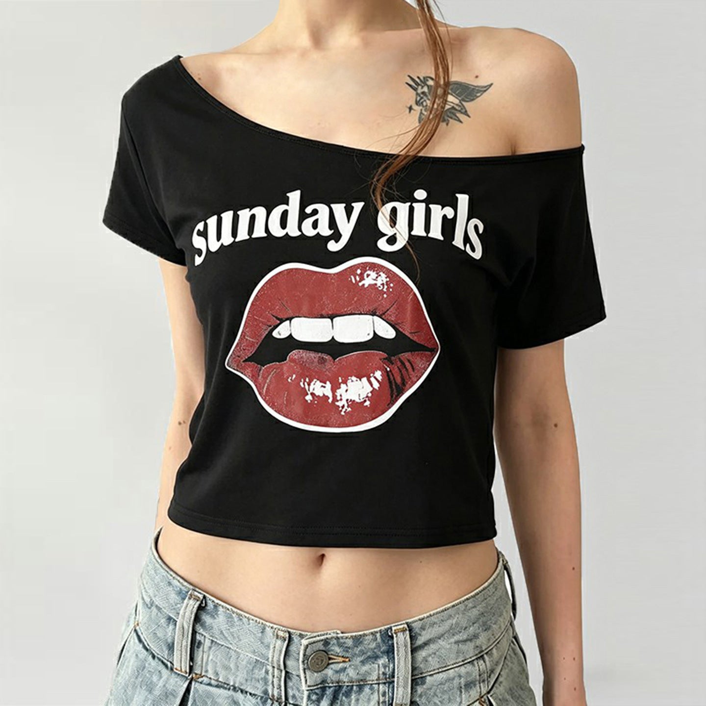 Damen Trendiges Crop-Top mit R&Brnem Lippenprint R&B