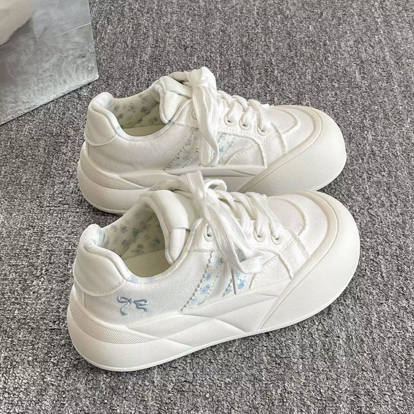 Damen Sneakers mit floralem Innenfutter und stabiler Sohle R&B