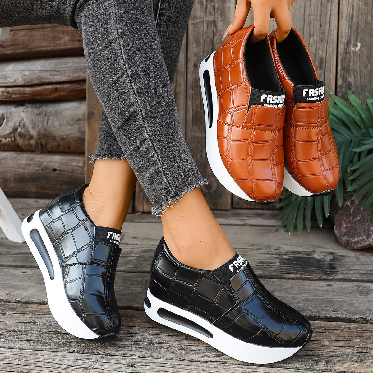 Damen Slip-On Sneaker mit luxuriösem Krokodil-Lederlook und bequemem Hochplateau