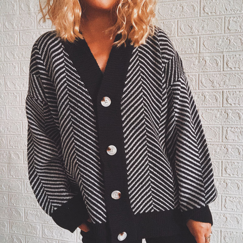 Damen Strickjacke mit modernem Zickzackmuster und kuscheligem Material R&B