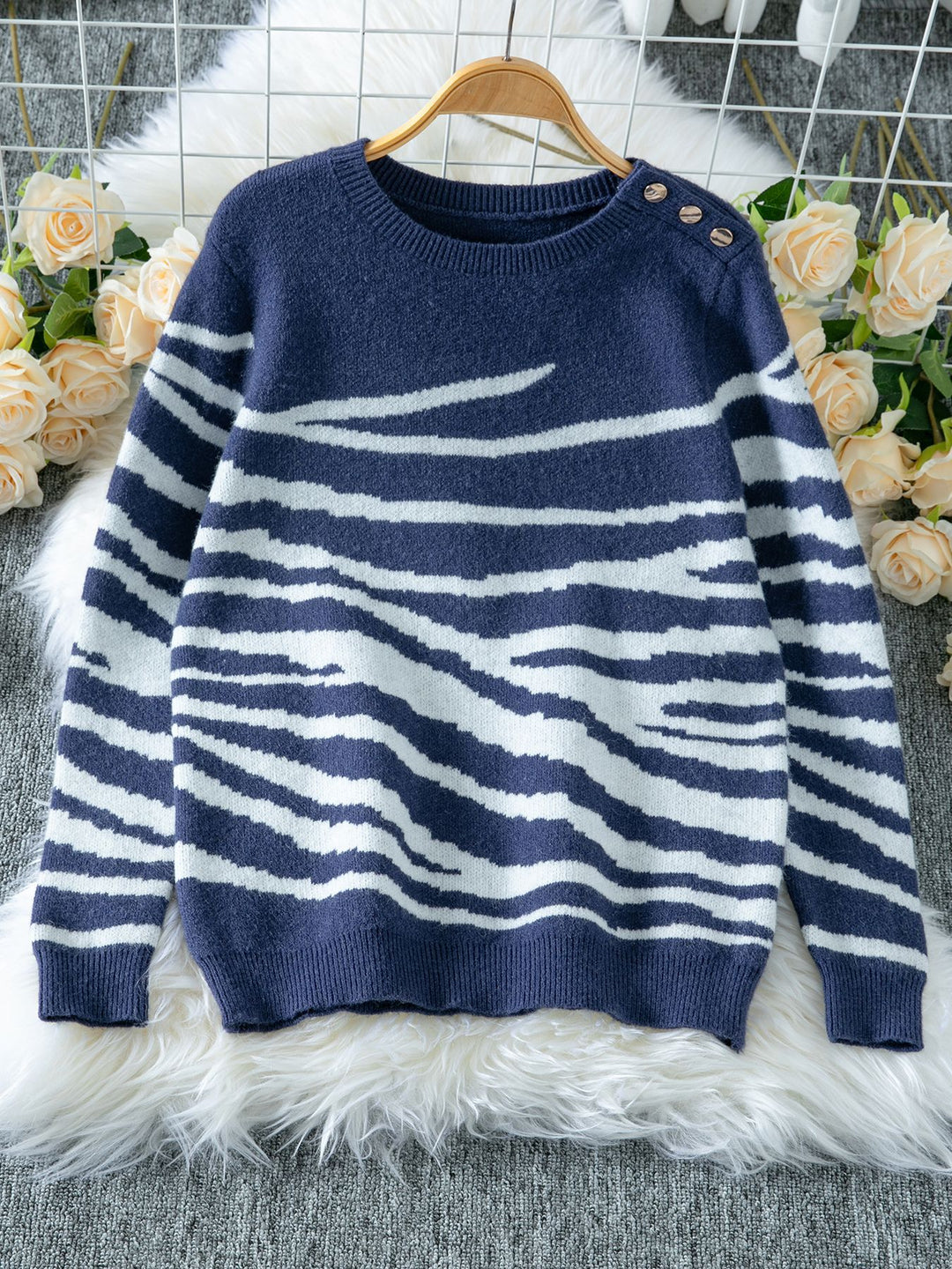 Damen gemütlicher Strickpullover mit modernem Zebrastreifen-Muster und komfortablem Schnitt R&B