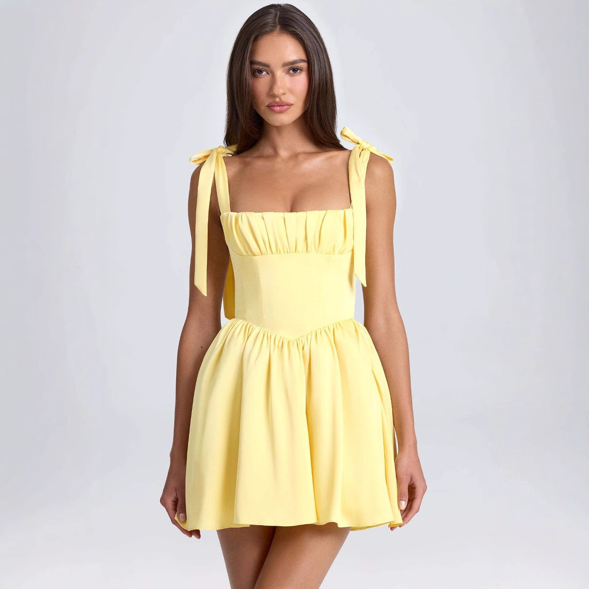 Damen kurzes Kleid mit verstellbaren Trägern und bauschigem Rock R&B