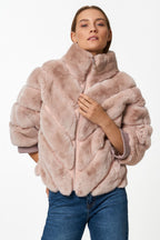 Damen Kuschelige Kunstpelzjacke mit Steppdesign R&B