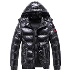 Herren glänzende Winterjacke mit isolierender Kapuze und modernen Steppdetails