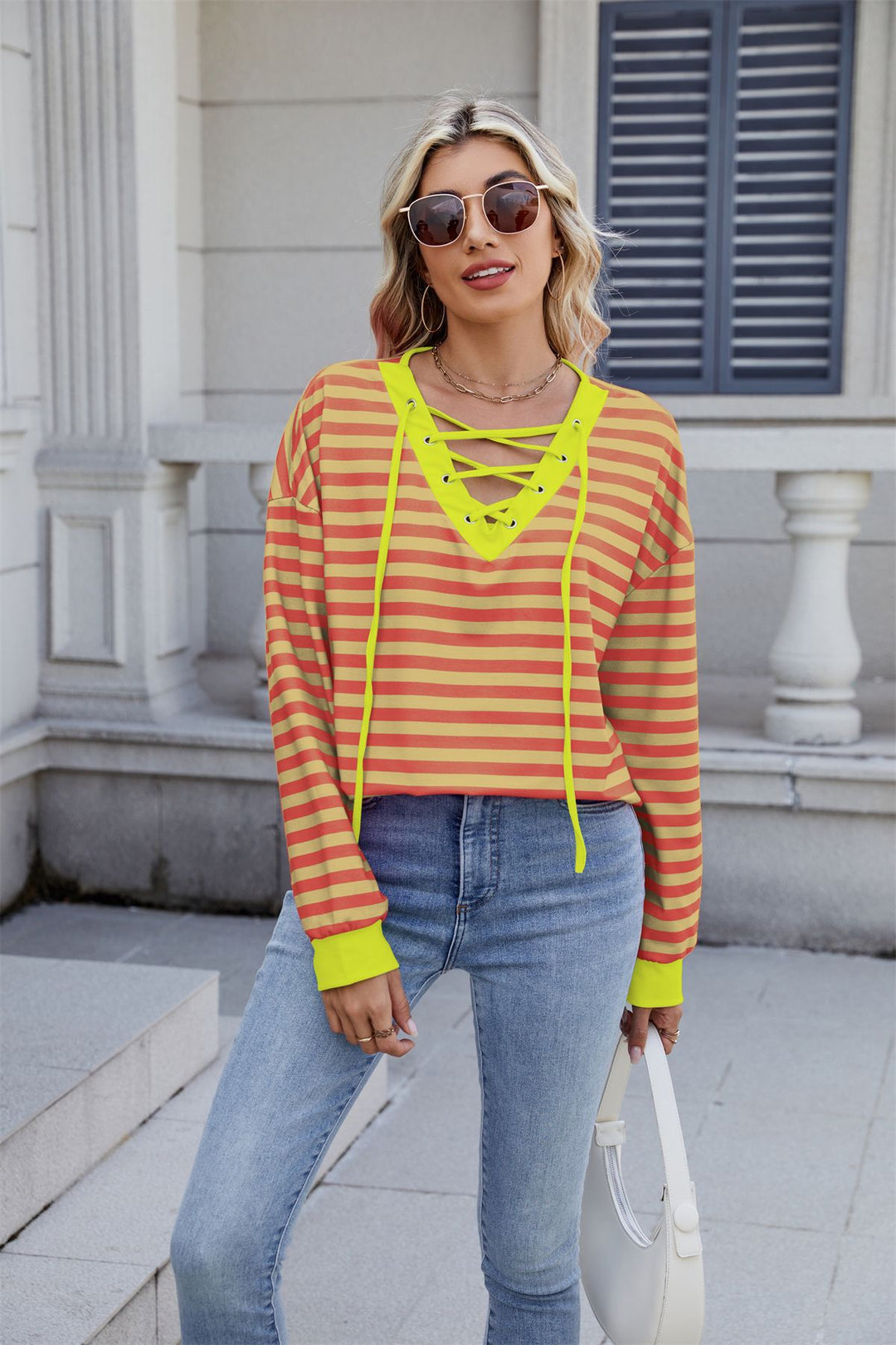 Damen modischer Cropped Pullover mit auffälligem Schnürdetail R&B