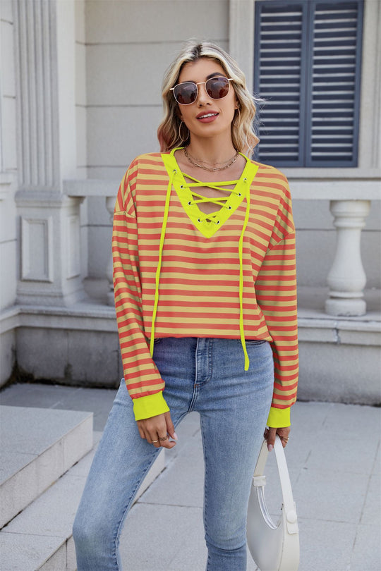 Damen modischer Cropped Pullover mit auffälligem Schnürdetail R&B