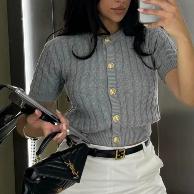 Damen Strickjacke mit kurzem Arm und dekorativen Knöpfen R&B