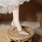 Damen Slingback-Pumps mit strukturierter Oberfläche und glamourösem Schmuckdetail