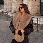 Damen nan kurze Lederjacke mit voluminösem Fellkragen, elastischem Bund und aufgesetzten Eingrifftaschen R&B