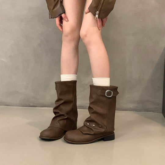 Damen modische Stiefel mit elegantem Faltenwurf und stylishen Druckknopfdetails R&B