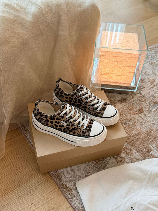 Damen Modische Sneakers im lässigen Stil mit auffälligen Schnürsenkeln R&B