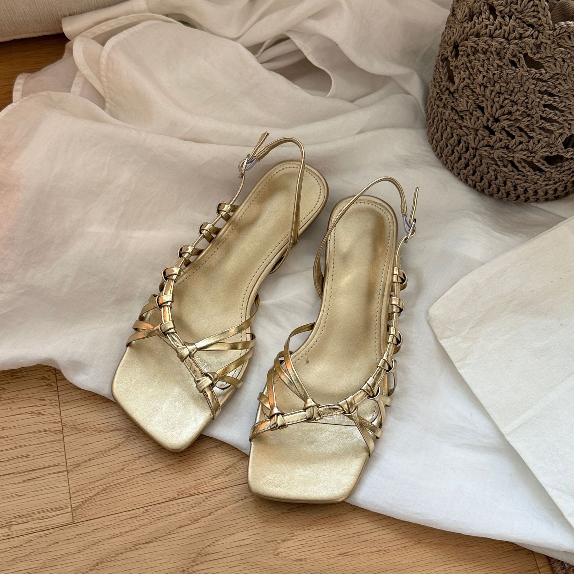 Damen Elegante Slingback-Sandalen mit schimmerndem Obermaterial und modischem Riemendesign R&B