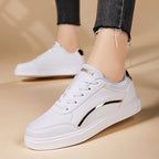Damen Sneakers aus leichtem Kunstleder mit sportlichem Design