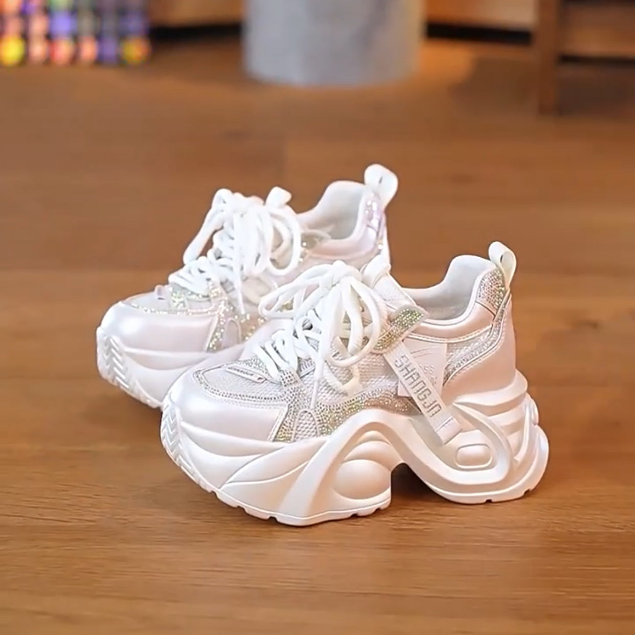 Damen Chunky Sneakers mit reflektierenden Elementen und innovativer Dämpfung
