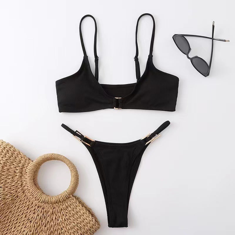 Damen Triangel-Bikini mit raffiniertem Halterdesign und elegantem Goldverschluss R&B