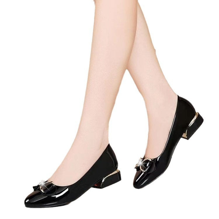 Damen elegante Pumps mit modischem Schmuckakzent und komfortablem Blockabsatz R&B