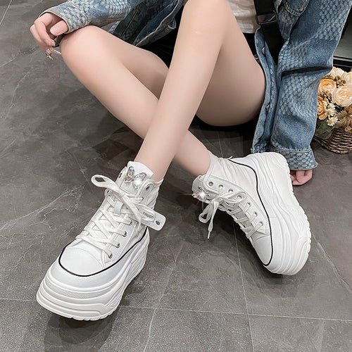 Damen nan Plateau-Sneaker mit hohem Schaft, Schnürung und Schmetterling-Brosche R&B
