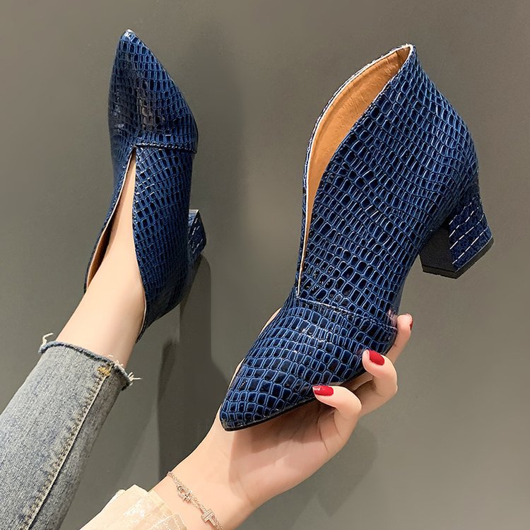 Damen elegante Stiefeletten mit spitz zulaufendem Design und glänzender Krokodilprägung R&B