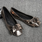 Damen Ballerinas mit elegantem Schleifenakzent und glänzender Lackoberfläche