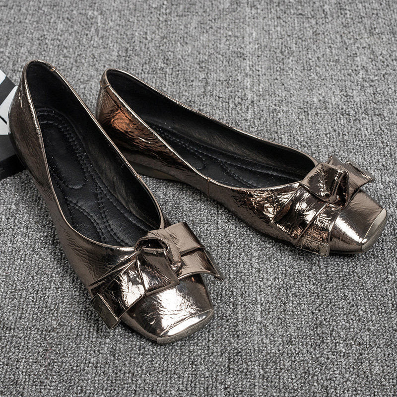 Damen Ballerinas mit elegantem Schleifenakzent und glänzender Lackoberfläche