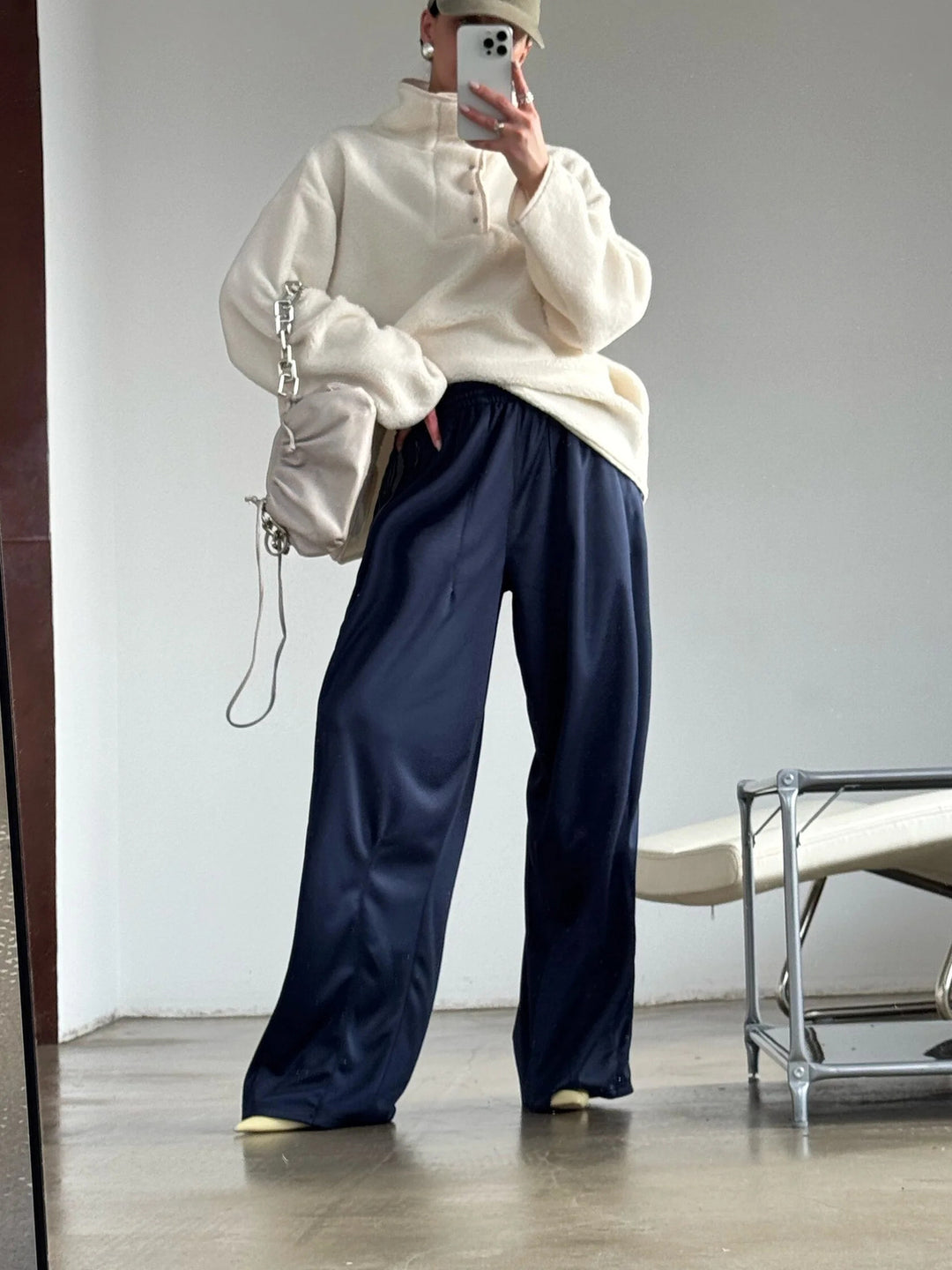 Damen weite Sporthose mit diagonalen Streifen R&B