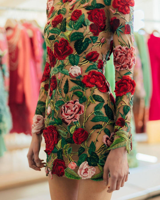 Damen Körpernahes Kleid mit exquisiter handgestickter Rosenapplikation und langen Ärmeln R&B