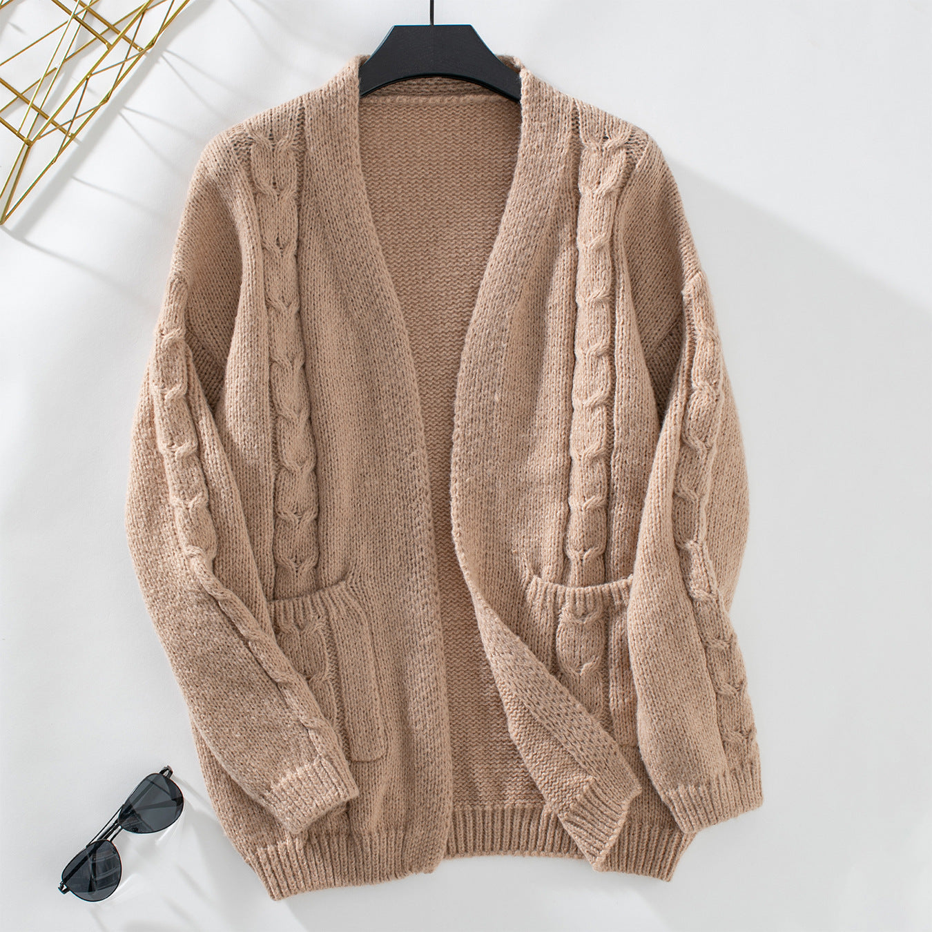Damen Strickjacke mit Zopfmuster und Taschen