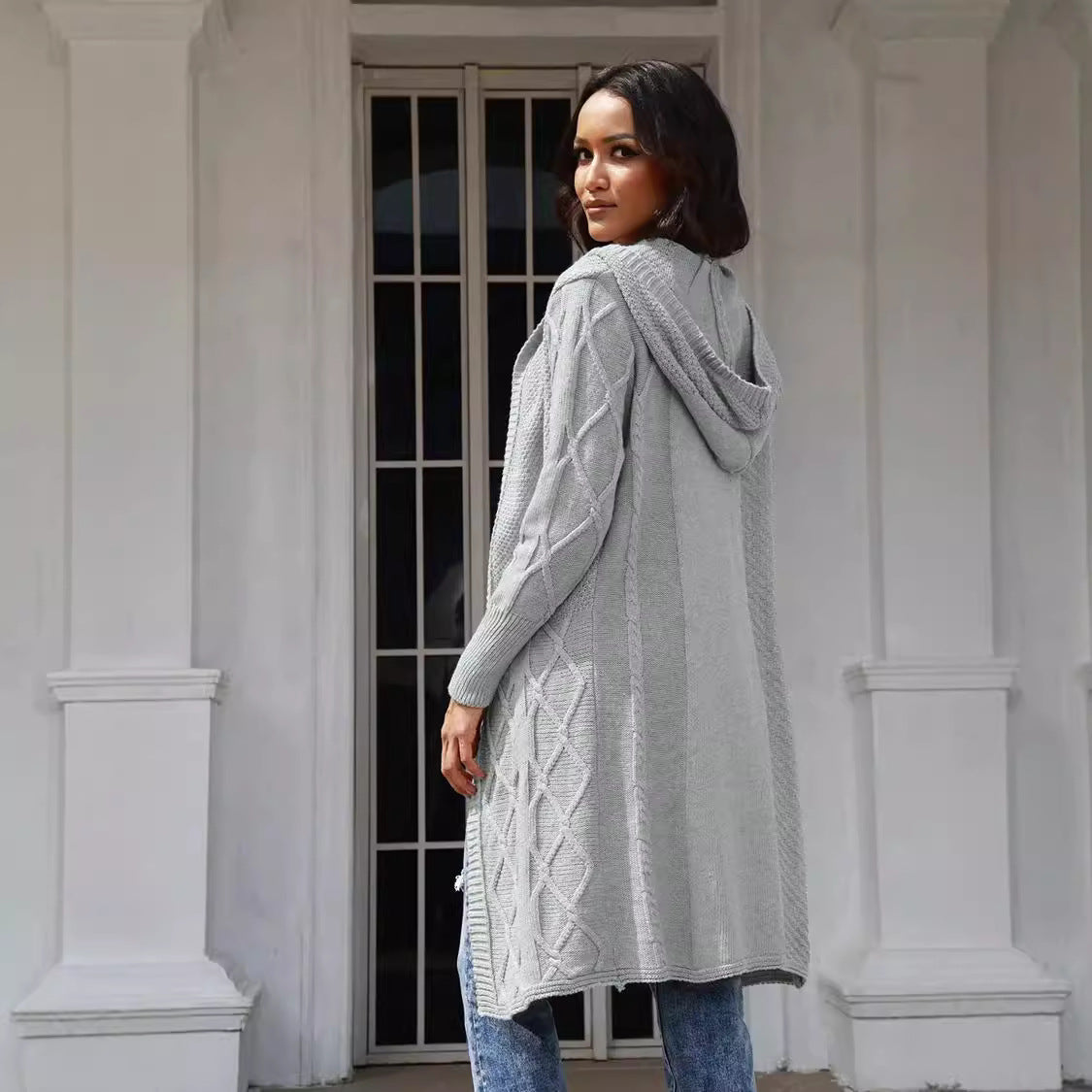 Damen Strickjacke mit Kapuze und stilvollem Zopfdesign R&B