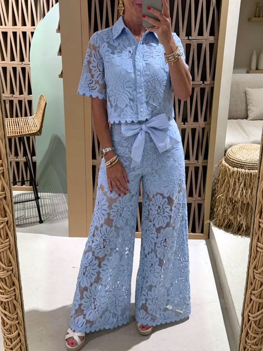Damen nan elegante Spitzenkombination mit kurzärmeliger Hemdbluse, Muschelsaum und taillierter Palazzohose mit Bindegürtel R&B