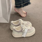 Damen Plateausneaker mit modischen Designelementen und komfortabler Dämpfung