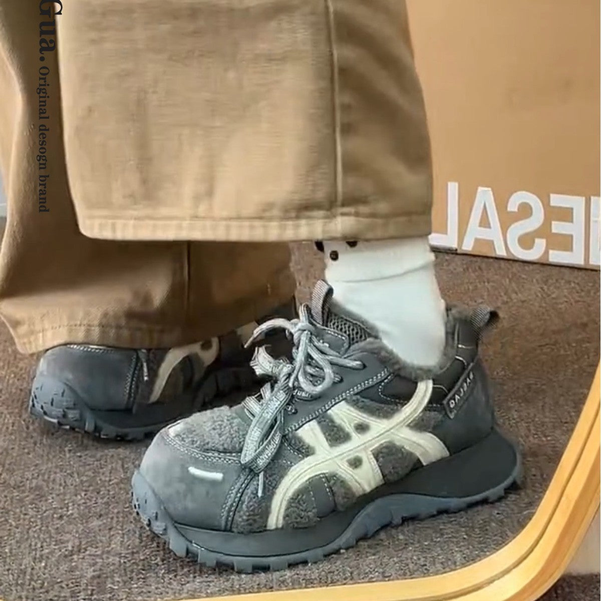 Damen modische Sneakers mit hochwertiger Fleece-Konstruktion und innovativem Sohlenprofil R&B