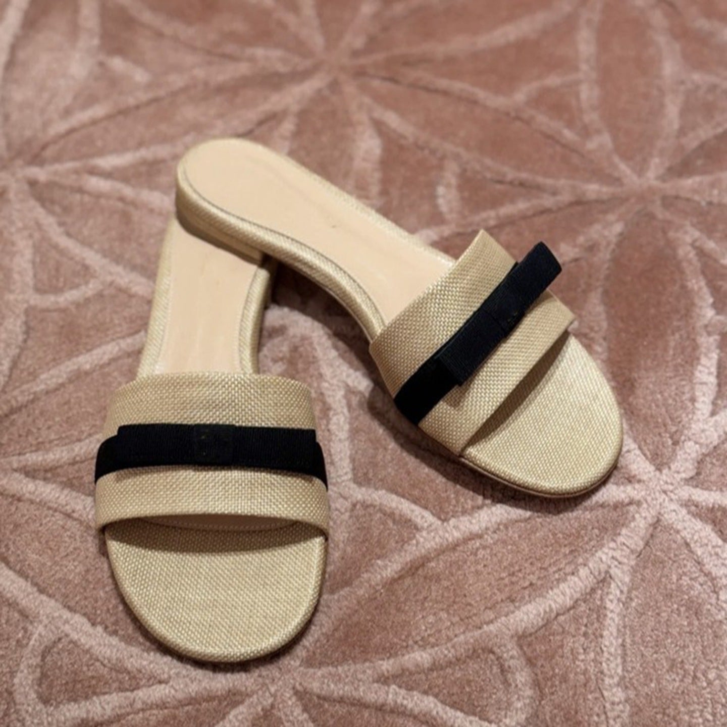 Damen Bequeme und modische Slipper mit breitem Riemen R&B