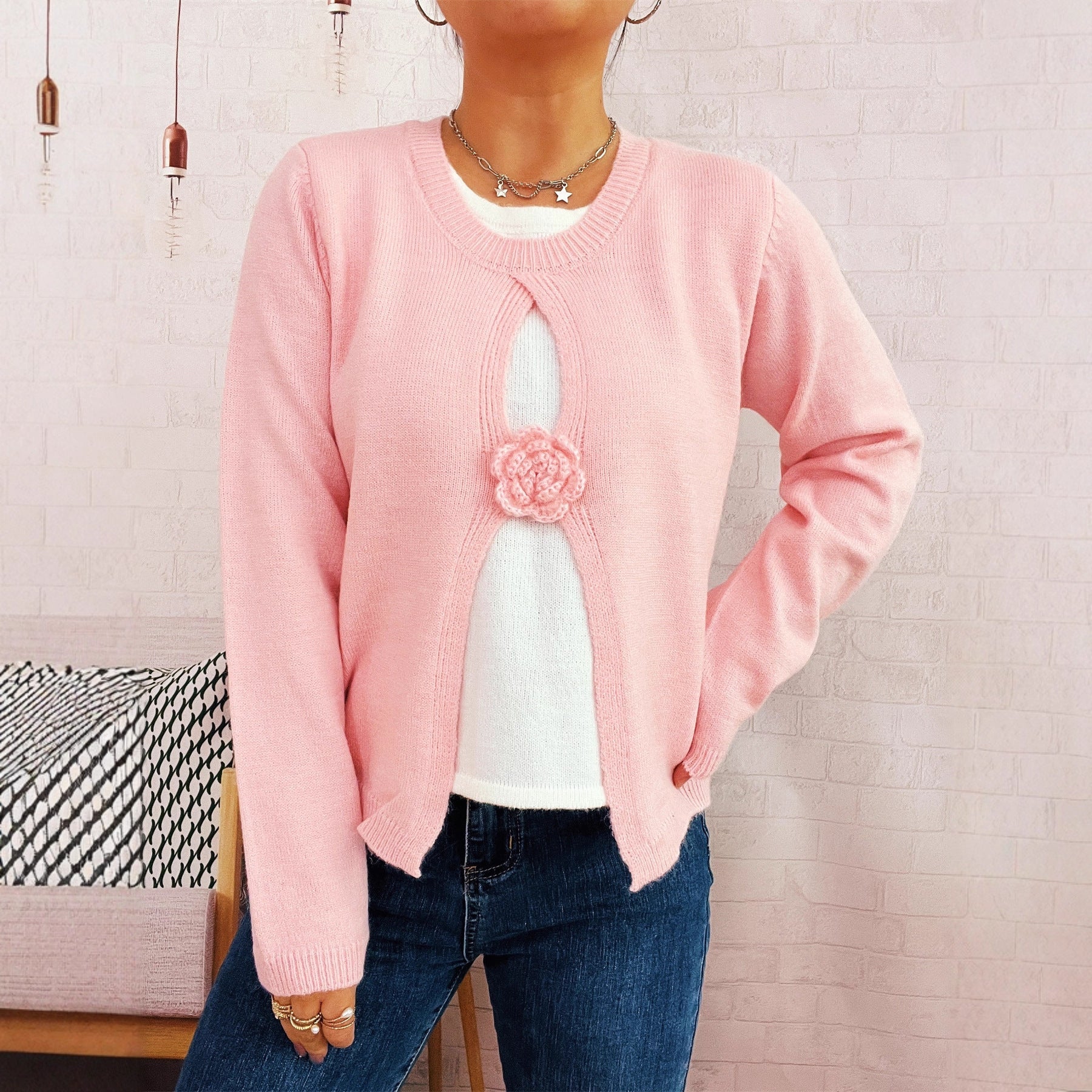 Damen Strickjacke mit verspieltem Blüten-Detail R&B