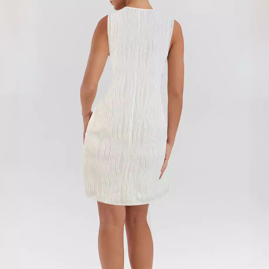Damen Minikleid mit Wellenstruktur und dekorativen Ringen R&B