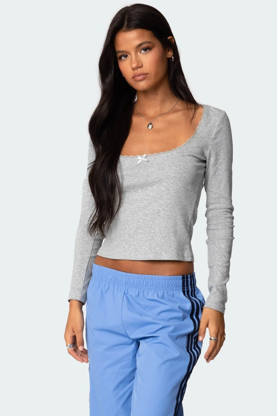 Damen Langarmshirt mit quadratischem Ausschnitt und Spitzenakzenten R&B