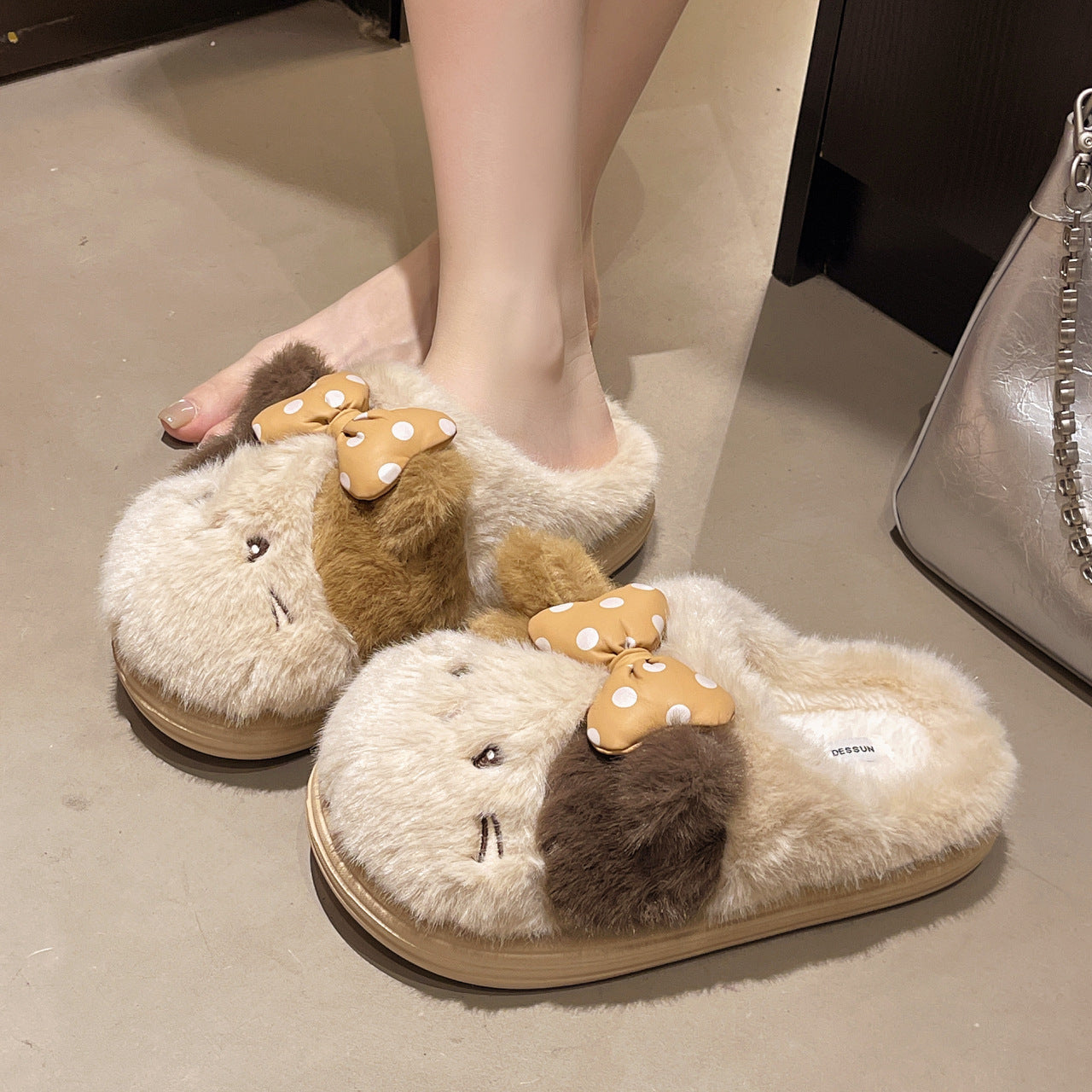Damen Flauschige Hausschuhe mit süßem Hundefdesign und bequemer Sohle EB