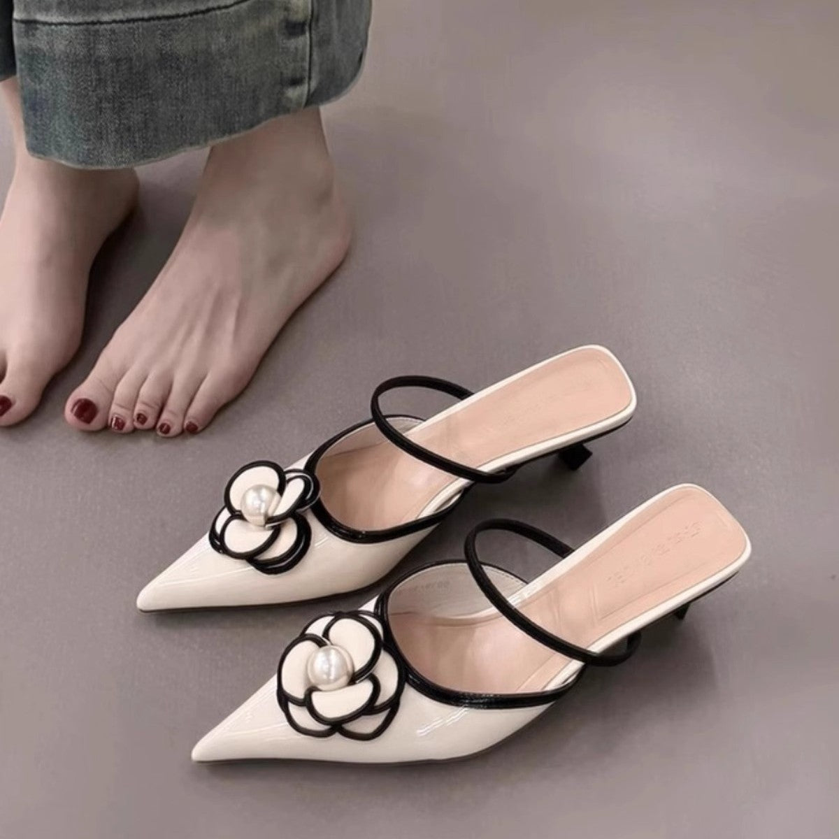 Damen Slingback Mules mit floralem Design und Perlenakzent R&B