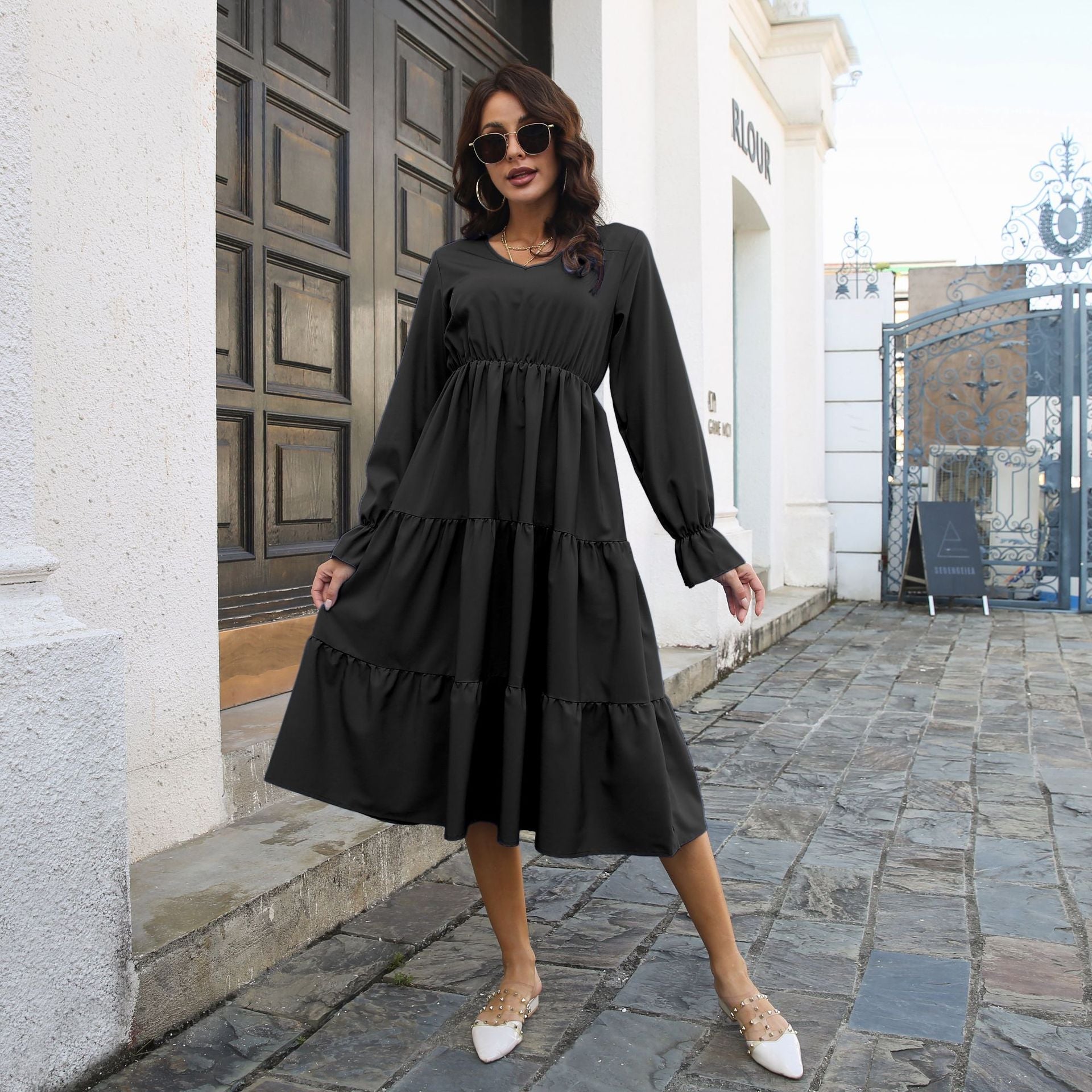 Damen Midi-Kleid mit voluminösen Rüschendetails und tailliertem Schnitt R&B
