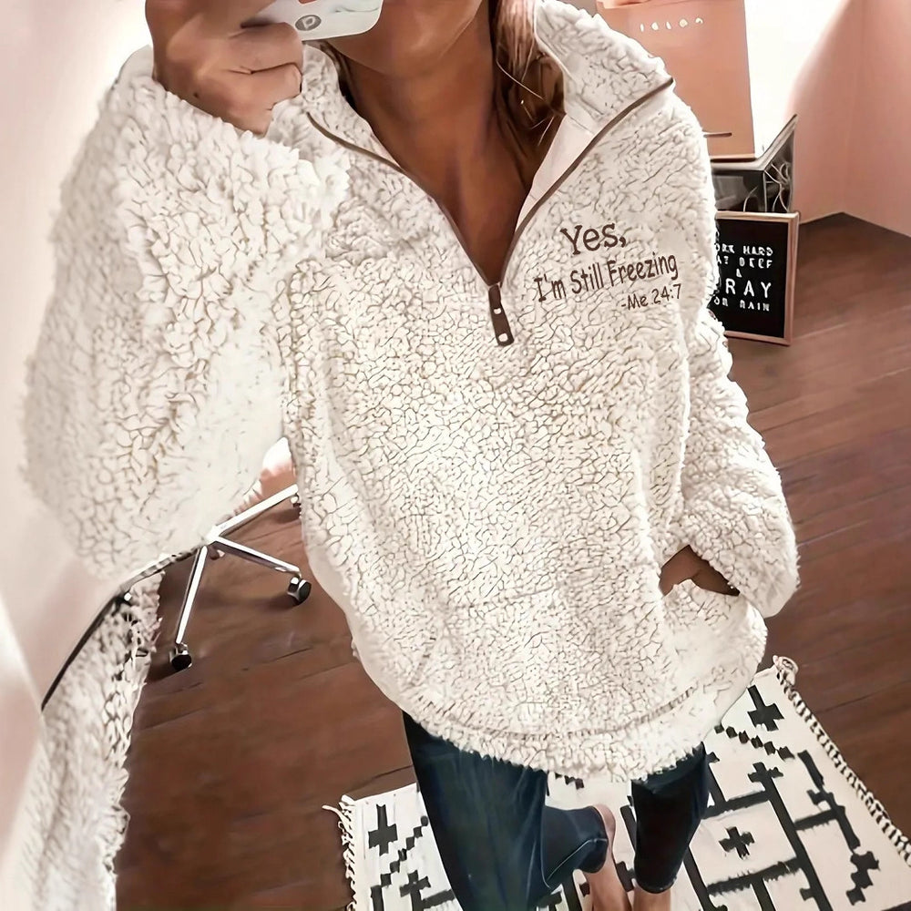 Damen kuscheliger Fleece-Pullover mit kurzem Reißverschluss und originellem Schriftzug R&B
