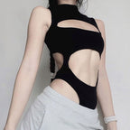 Damen Sportlicher Badeanzug mit hohem Kragen und raffiniertem Cut-Out R&B