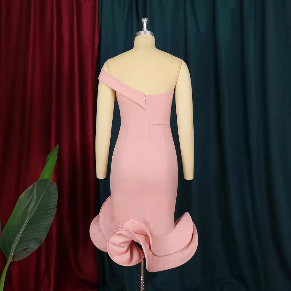 Damen figurbetontes Mermaid-Kleid mit schulterfreiem Design und wogendem Saum R&B