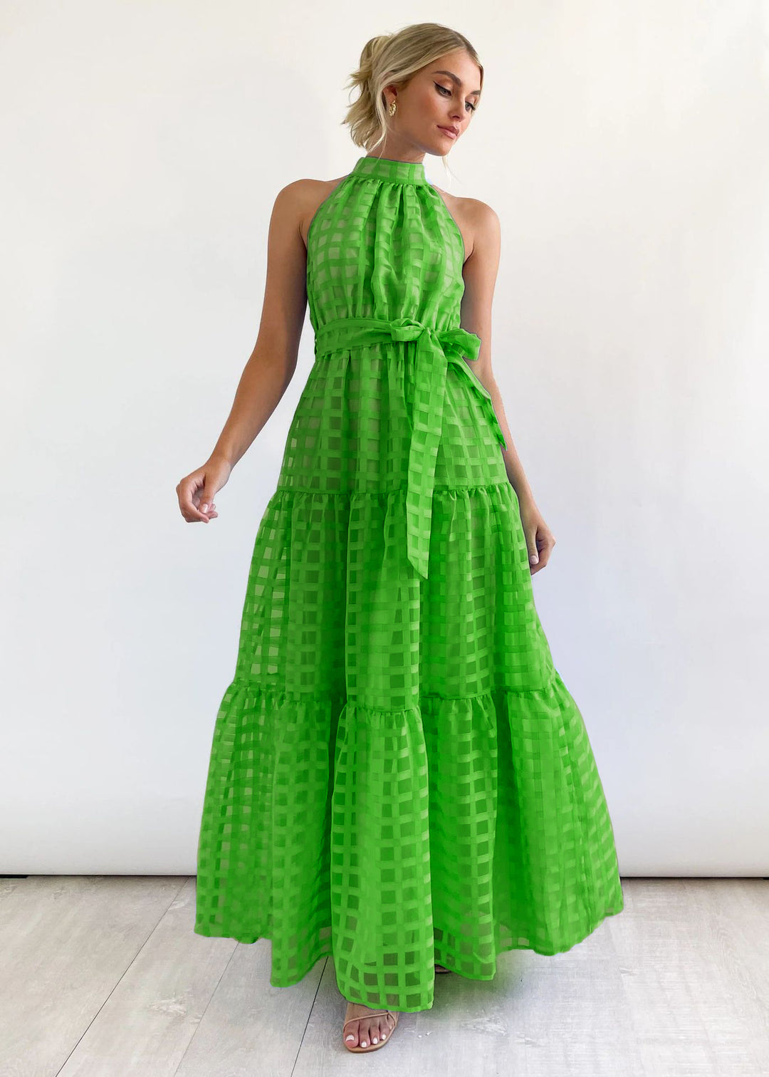 Damen Maxikleid mit raffiniertem Hochkragen und gestuftem Design R&B