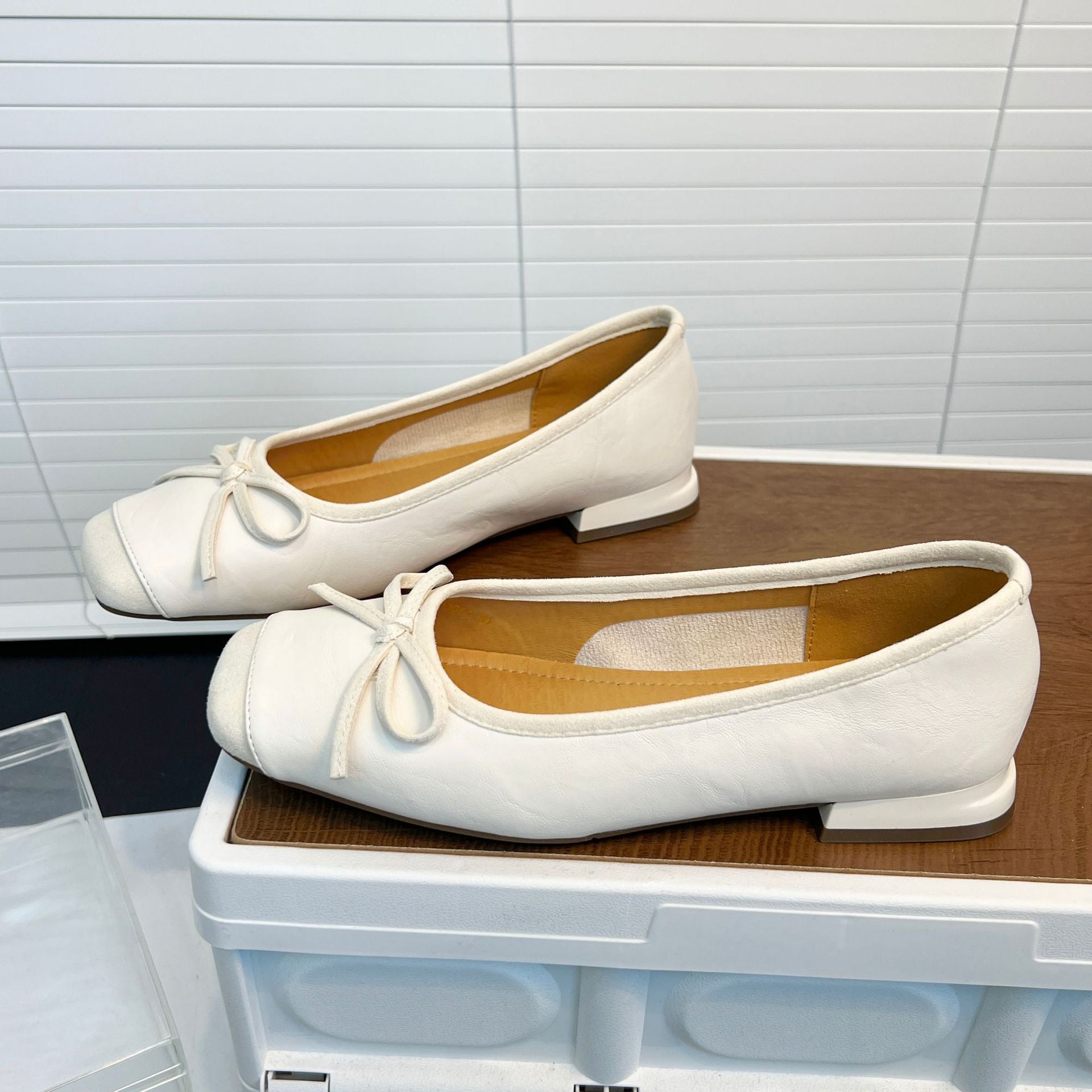 Damen Elegante Ballerinas mit feinem Leder und dekorativem Schleifenverschluss R&B